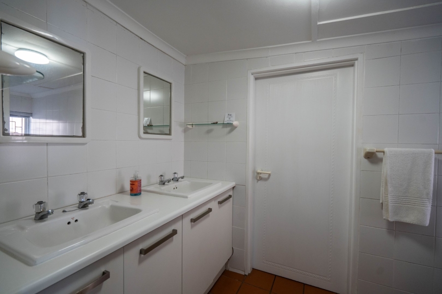 6 Bedroom Property for Sale in West Bank Eastern Cape
